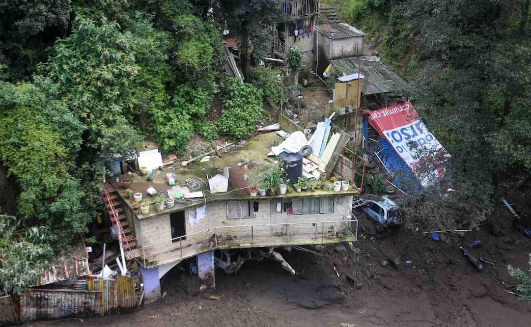 Zona del desgajamiento en el Cerro en Jilotzingo, en donde continúan los trabajos de rescate y tareas de búsqueda de personas desaparecidas, atrapadas en el deslave. Foto: Luis Camacho/El Universal