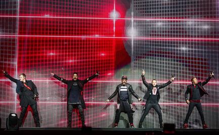 Los Backstreet Boys llevan a mexicanos de regreso a los 90 