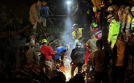 Jilotzingo: Sube a 2 la cifra de muertos tras deslave; rescatan con vida a otras 3 personas