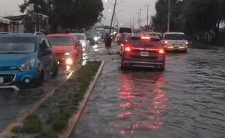Fuertes lluvias provocan inundaciones en el oriente del Edomex; colapsan vialidades