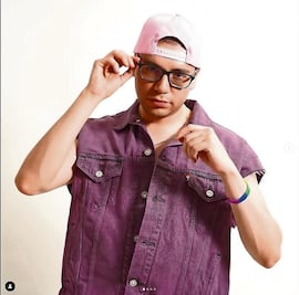 Raymix pide regular corridos tumbados en espacios públicos