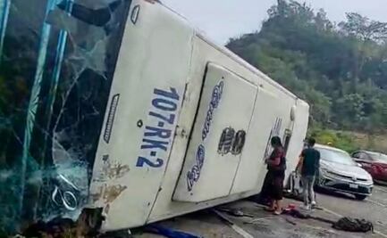 Vuelca camión que transportaba indígenas tzeltales en Chiapas; hay dos muertos y 22 heridos