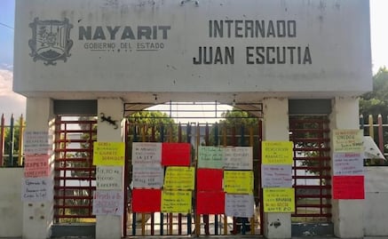 Con paro, servidores públicos protestan por nueva ley laboral en Nayarit