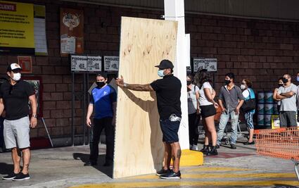 SRE suspende emisión de pasaportes en estados en alerta por huracán “Delta”