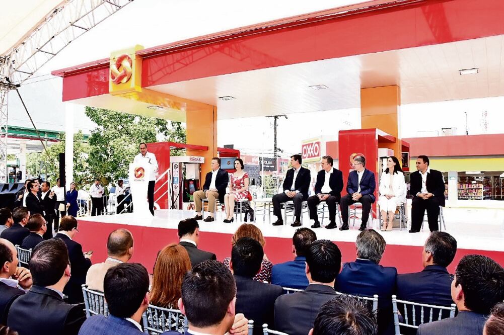 En cinco años, FEMSA planea tener cerca de 500 gasolineras de su marca Oxxo Gas en el país, lo cual va a representar más que duplicar las 227 franquicias compradas a Pemex en 2015 (CORTESÍA FEMSA)