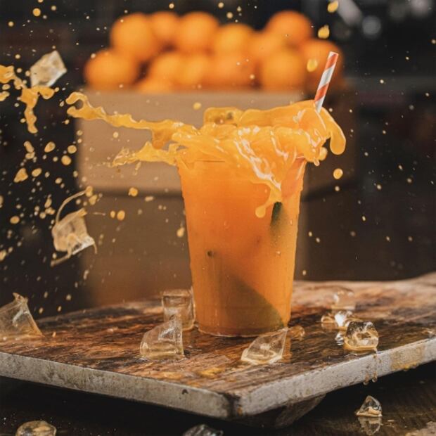 Prepara el coctel emblemático de Valencia