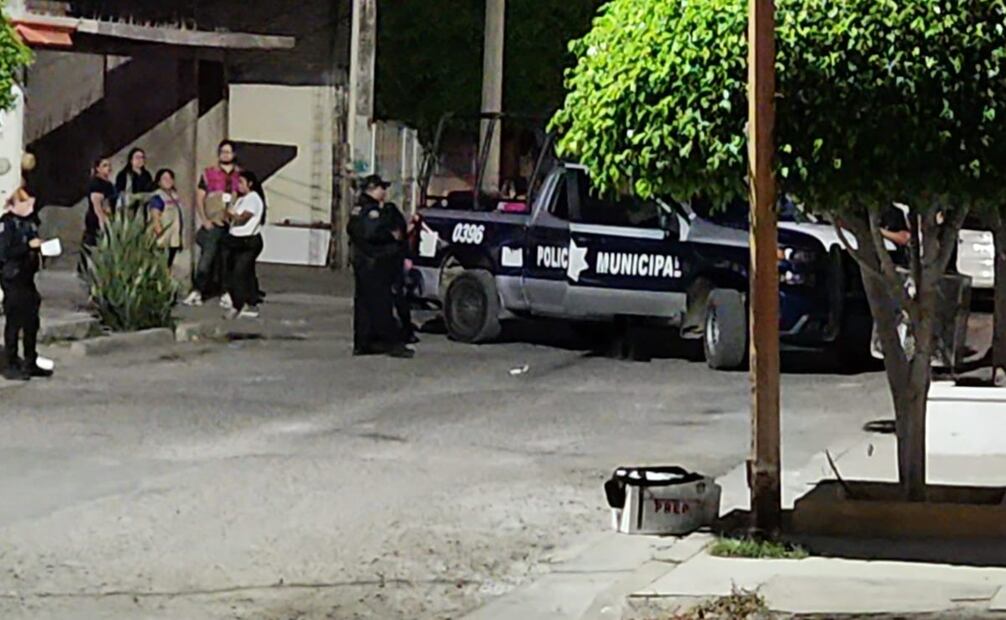 Por protocolo, los elementos de seguridad, determinaron esperar a funcionarios del Instituto Nacional Electoral para entregarles la urna. Foto: cortesía