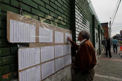 Abren colegios electorales en Colombia
