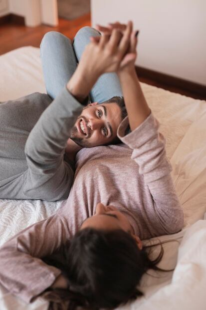A través de la comunicación abierta, las parejas pueden fortalecer su vínculo. Fuente: Freepik.