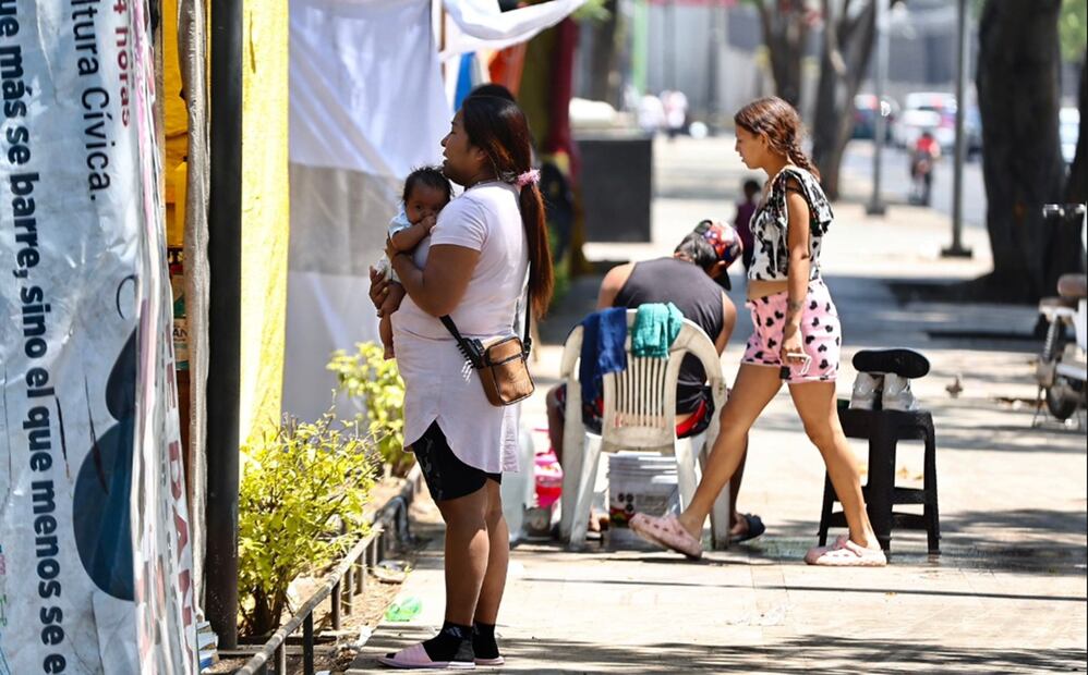 Migrantes regresan al campamento del parque Guadalupe Victoria, el miércoles 7 de mayo de 2025, del que habían sido desalojadas el pasado 1 de mayo. Fotos: Berenice Fregoso/EL UNIVERSAL