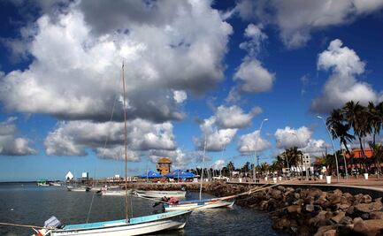 Cierran acceso vehicular en bahía de Altata en Sinaloa