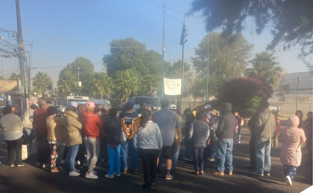 Riña en Tláhuac tras bloqueo de vecinos. Foto: Especial