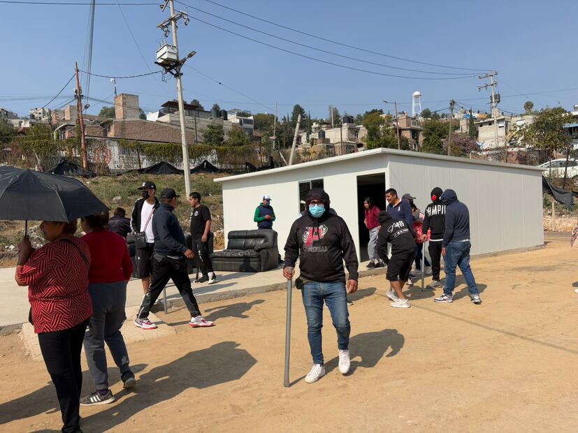 Los vecinos de la colonia El Paraje Fimesa y quienes exigen que no sea llamada La Cuarta Transformación, se oponen a la construcción de una preparatoria ya que aseguran, el predio en el que se edificaría, les fue despojado. (Foto: Arturo Contreras)