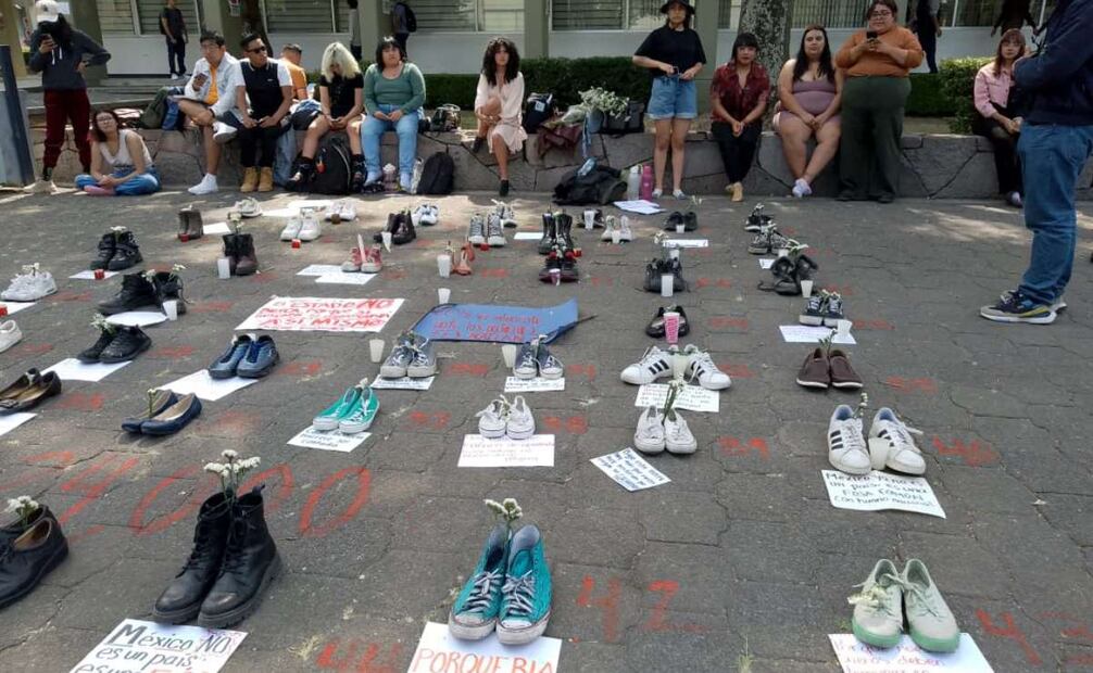 Colocan zapatos para representar desaparecidos en Teuchitlán (19/03/2025). Foto: Rebeca Jiménez / EL UNIVERSAL