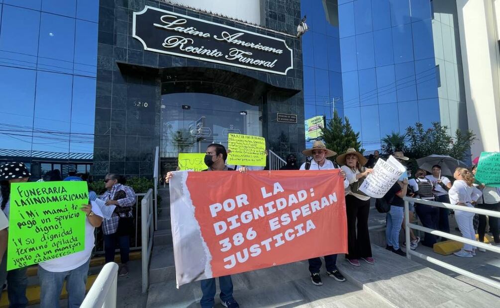 Se manifiestan familiares de víctimas de crematorio Plenitud en Ciudad Juárez, Chihuahua (19/07/2025). Foto: Paola Gamboa / EL UNIVERSAL