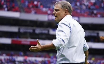 Diego Aguirre deja de ser DT de Cruz Azul tras la humillante goleada del América