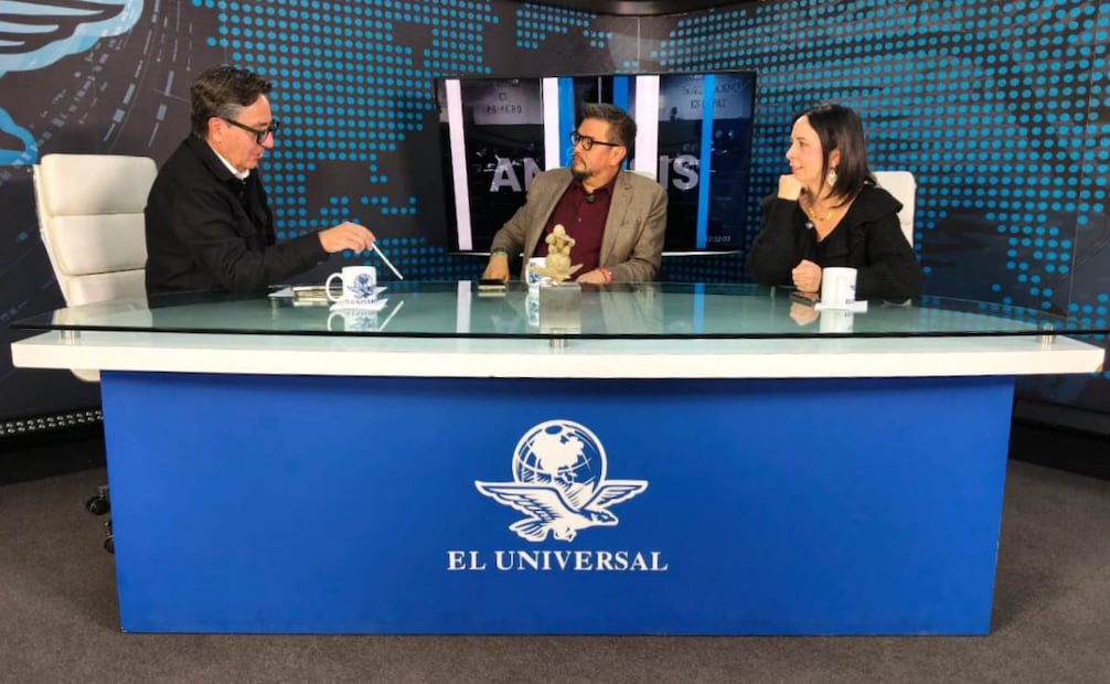 El columnista Salvador García Soto en el programa Con los de Casa, junto al Director Editorial General de EL UNIVERSAL David Aponte y Maite Azuela (26/11/25). Foto: Julio Suárez/ EL UNIVERSAL