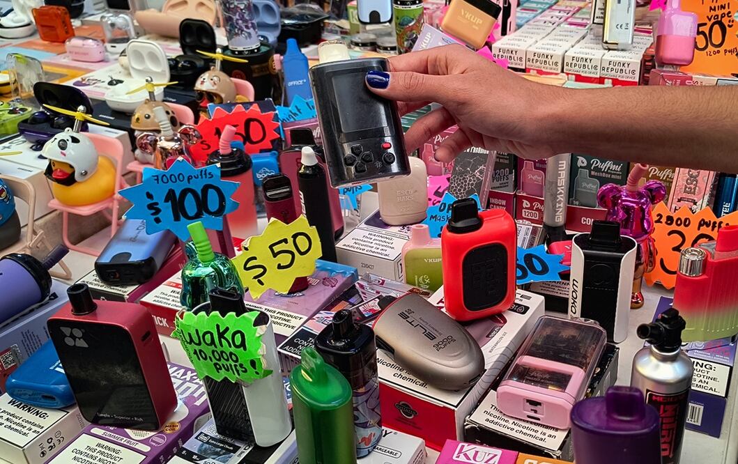 Venta de vapeadores en Tepito, miércoles 4 de diciembre de 2024. Foto: Luis Camacho/EL UNIVERSAL