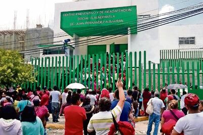 Reubican a 50 reos del penal de Barrientos
