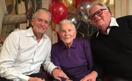 Actor Kirk Douglas celebra su cumpleaños 101