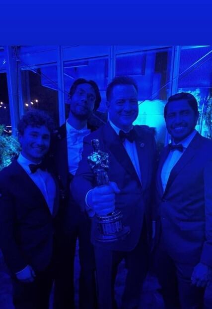 ¡Vaya noche! Tenoch Huerta presume fotos en after party de los Oscar 2023