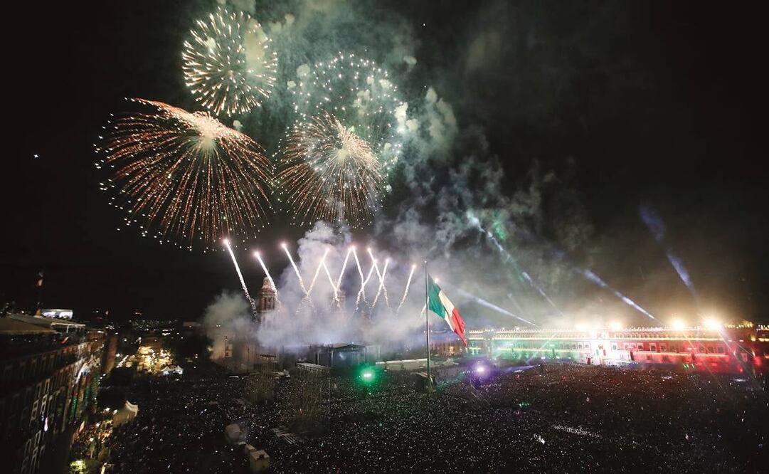 El corazón de la Ciudad de México lució lleno durante la conmemoración del inicio de la Independencia. Foto: Berenice Fregoso/ EL UNIVERSAL