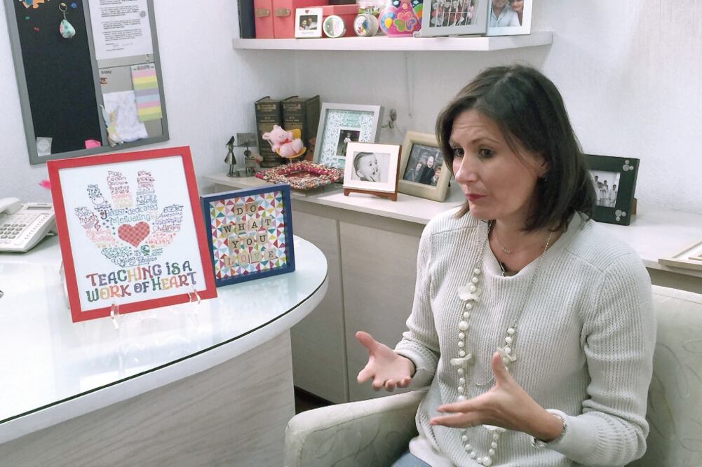 Ingrid Morales, directora de Cedar Valley School, exhorta a la SEP para que sea más abierta respecto a la inclusión de otros profesionales de la educación; asegura, es una lástima que sólo laboren normalistas en el sistema nacional. (JUAN CARLOS REYES)