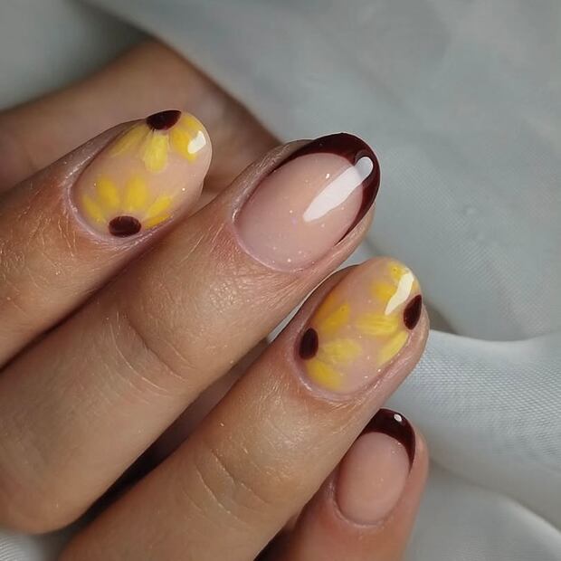 Las uñas de girasoles son tendencia primaveral. Foto: Instagram @lucifernails__