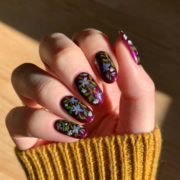 Las uñas con efecto cromado siguen en tendencia. Foto: Instagram @audrey_swatches