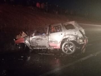 Mueren 4 calcinados tras incendiarse camioneta en la México- Tuxpan 