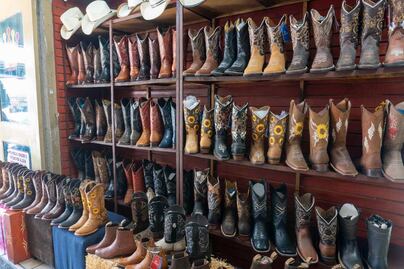 El viernes entra en vigor veto a importación temporal de calzado, textiles, confecciones y endulzantes; impulsarán industria nacional