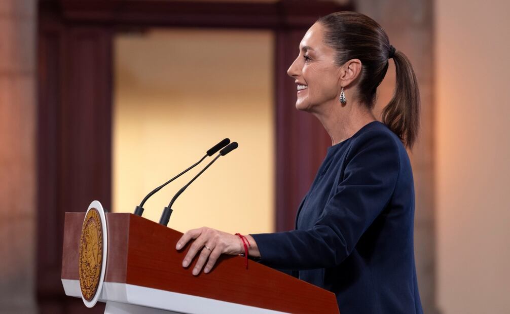 En el marco del Día del Maestro y el plantón que mantienen en el Zócalo de la Ciudad de México, Sheinbaum Pardo aseguró que “va a haber diálogo siempre” con la CNTE. Foto: Presidencia