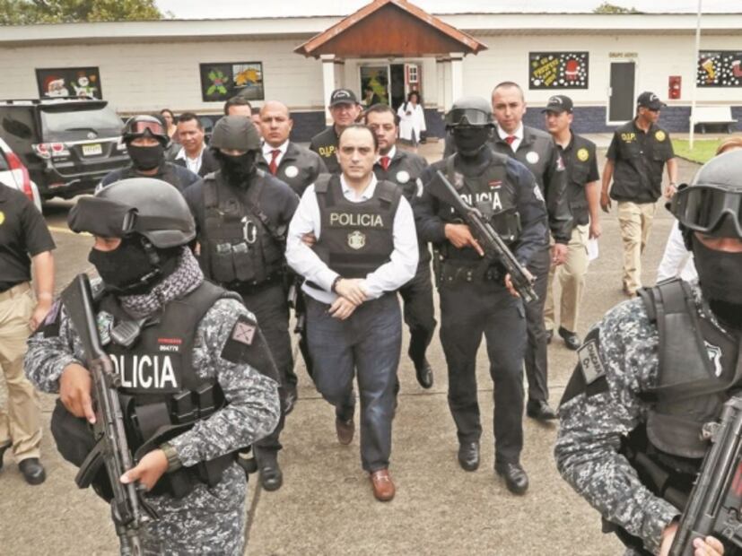 La política en el escándalo