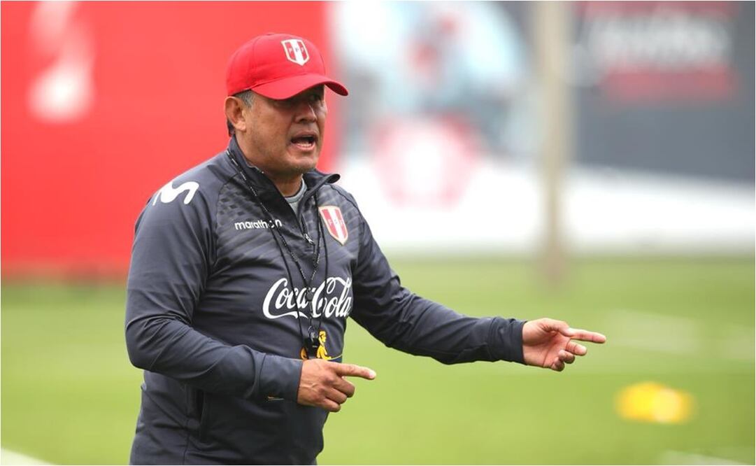 Juan Reynoso vive el sueño de debutar con Perú, jugando contra México / FOTO: @SeleccionPeru