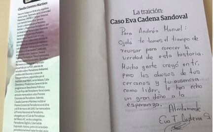 Eva Cadena aborda a AMLO en Veracruz; le entrega libro