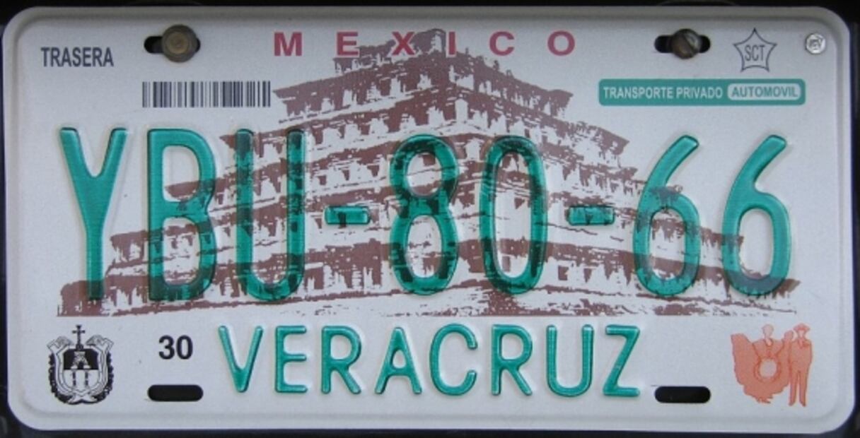 Placas de autos en México: ¿Cómo se hacen y de dónde vienen? 