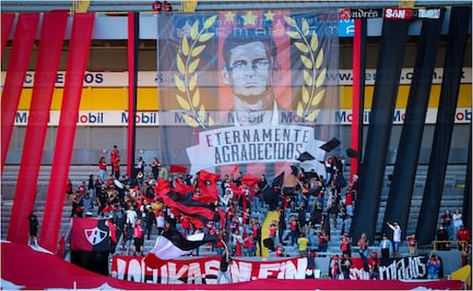 Aficionados del Atlas despiden a Diego Cocca en el estadio Jalisco