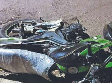 Derrapan y mueren dos motociclistas en el segundo piso del Periférico; uno de los tripulantes cayó de puente
