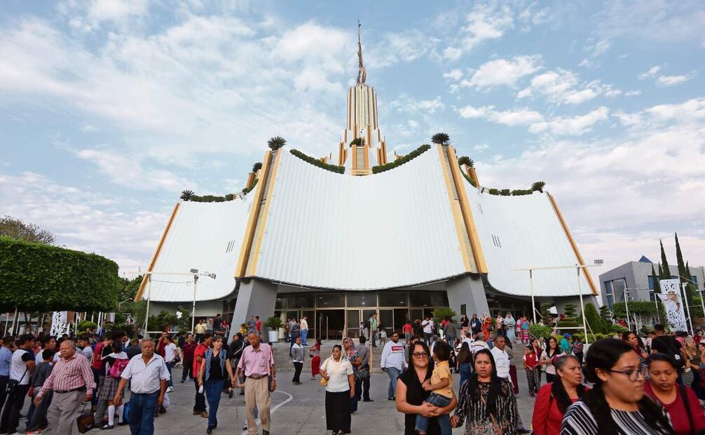 Pese a los escándalos, acusaciones y procesos penales en torno a sus líderes, los seguidores de esta iglesia mantienen su devoción hacia ellos. Foto: Archivo EL UNIVERSAL