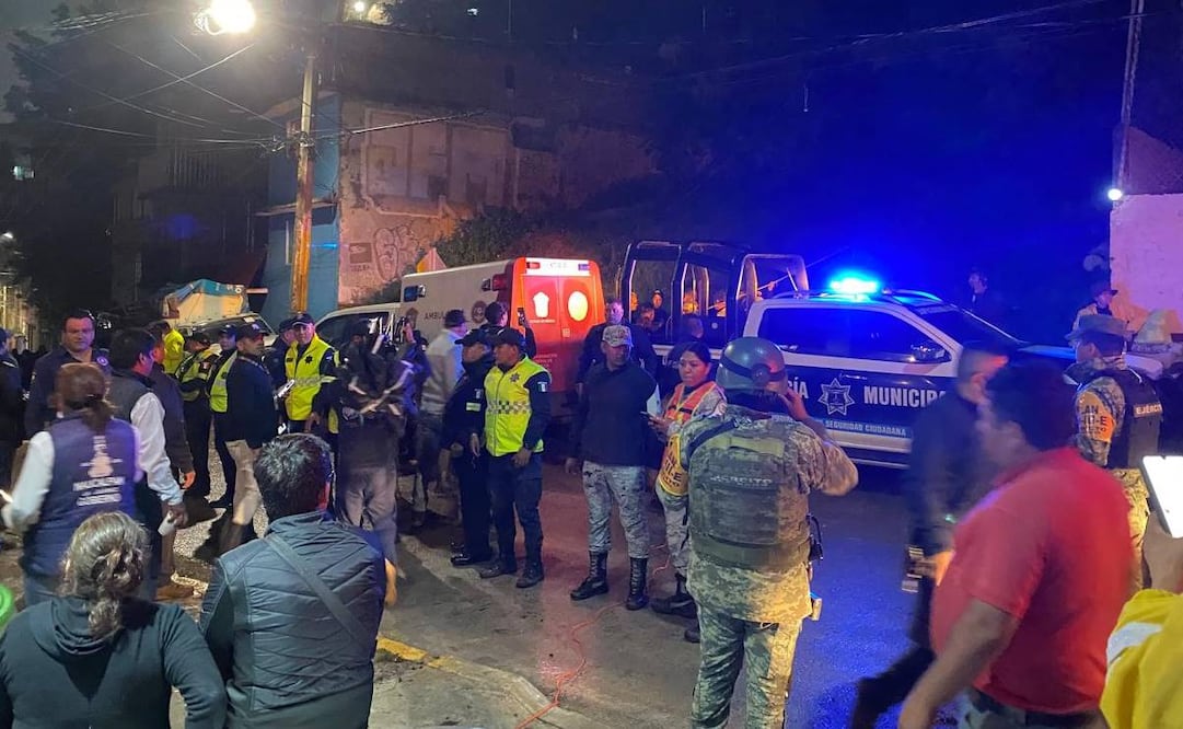 Servicios de emergencia atienden derrumbe de cerro en Naucalpan tras las fuertes lluvias del 16 de septiembre de 2024 / Foto: Valente Rosas. EL UNIVERSAL