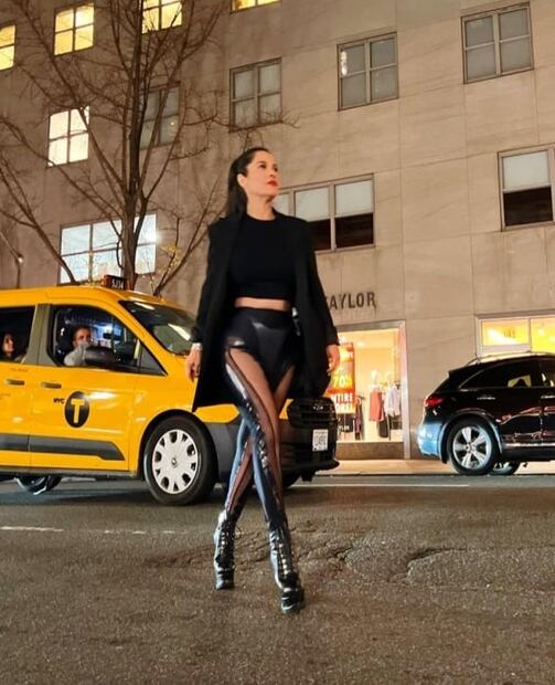 Martha Debayle enciende Nueva York con pantalones transparentes
