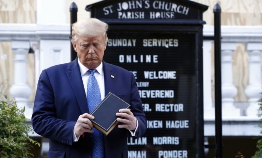 Trump asegura que fue al búnker de la Casa Blanca "sólo para hacer una inspección"