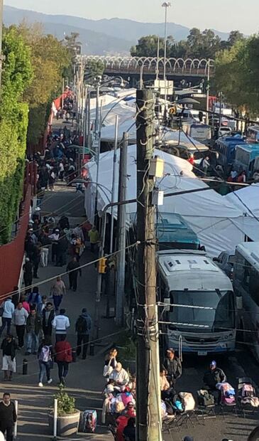 Campesinos bloquean completamente accesos a Cámara de Diputados