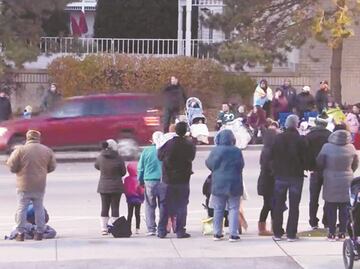 Viven horror en desfile navideño en Wisconsin