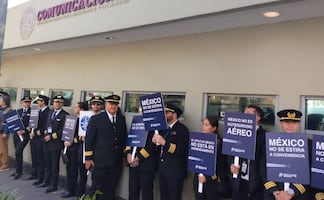 Pilotos exigen al gobierno rechazar contratación de personal extranjero en aerolíneas mexicanas; SICT sostiene legalidad de arrendamiento