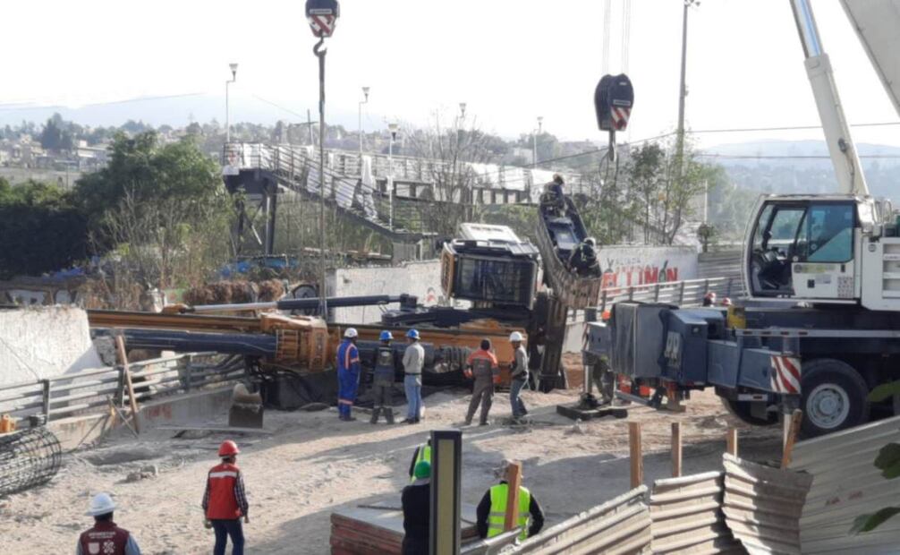 Volcadura de perforadora en obras del Tren Interurbano. Foto: Juan Carlos Williams. EL UNIVERSAL