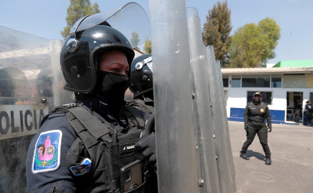 Desde las 9:00 a las 13:00 horas, el agrupamiento Atenea practicó sus movimientos para contener posibles agresiones de las que sean objeto en la movilización del martes. Foto: Ernesto Álvarez/EL UNIVERSAL