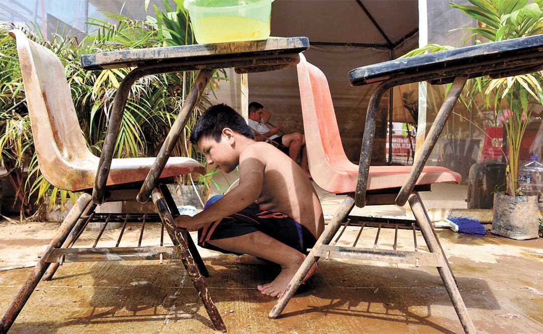 Alrededor de 80% de las escuelas de Acapulco reanudaron clases ayer, tres semanas después del paso del huracán John. Foto: Carlos Alberto Carbajal | Cuartoscuro