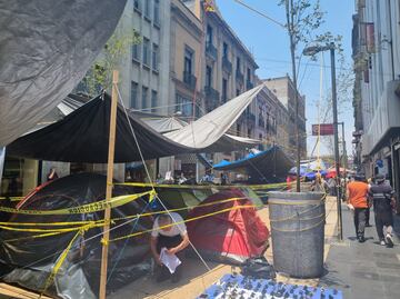 Integrantes de la CNTE se plantan en Madero y 16 de septiembre; causan afectaciones para el paso peatonal y vehicular