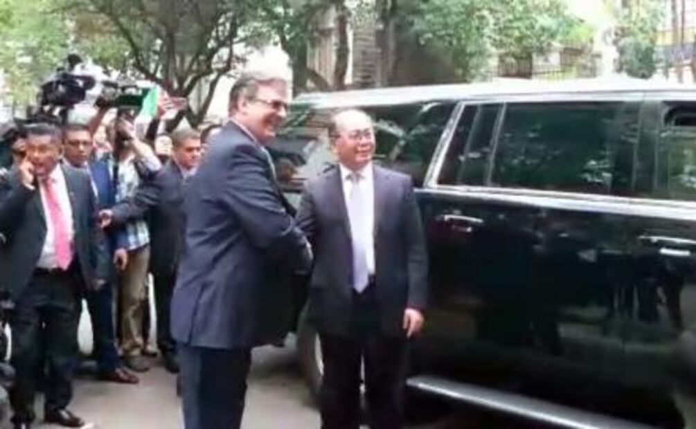 ​AMLO se reúne con embajador de China en su casa de transición